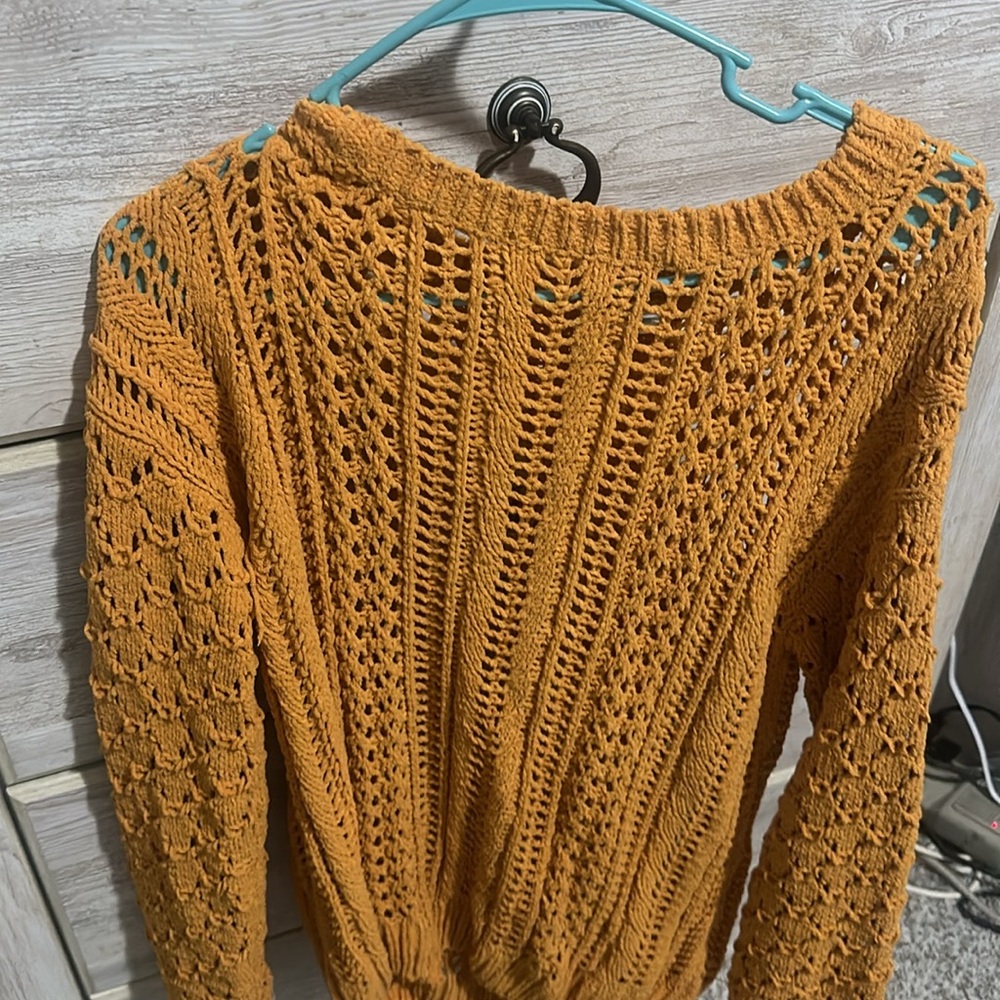 Size large mustard yellow light weight sweater